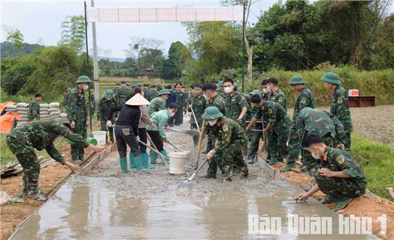 Con đường nối nhịp nghĩa tình quân dân.